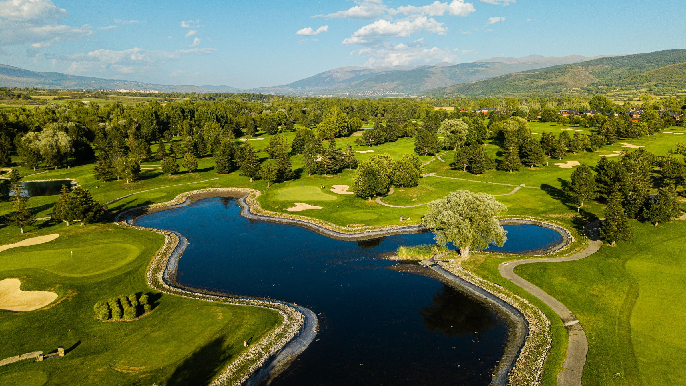 Vista aérea de Fontanals Golf Club, en la Cerdanya